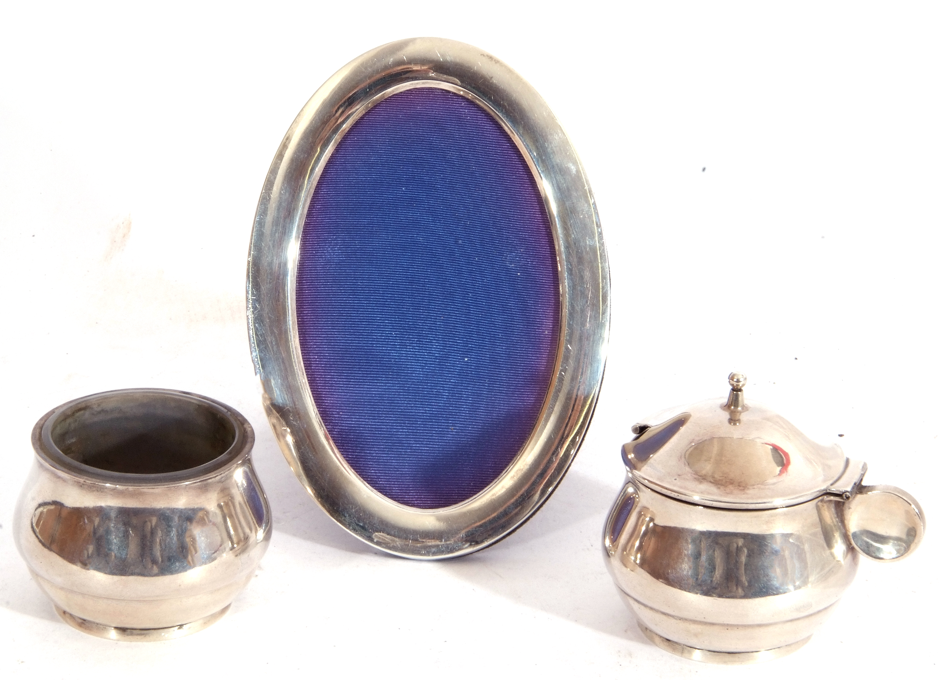 Mixed Lot: Matching silver lidded mustard and open salt,