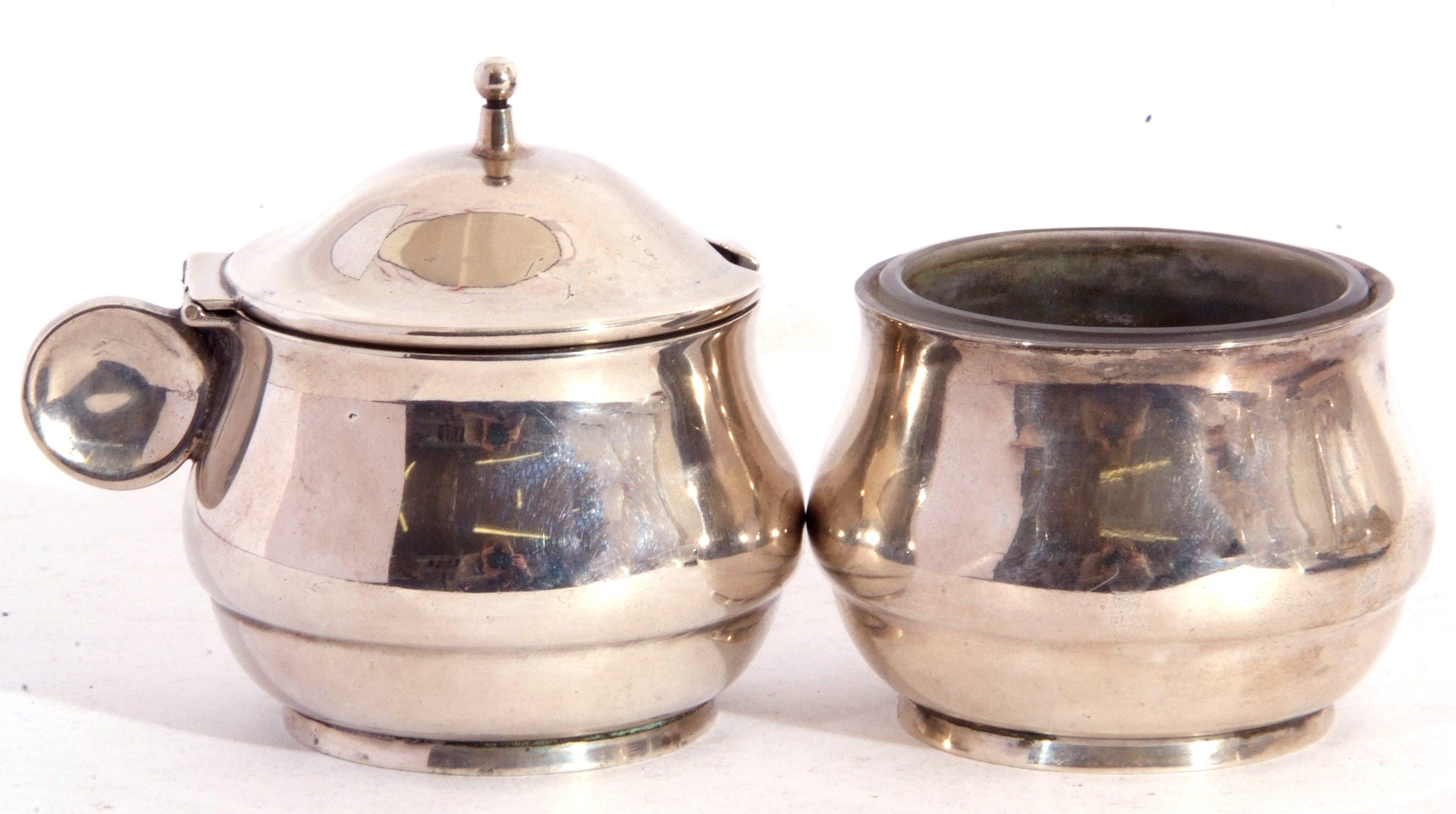 Mixed Lot: Matching silver lidded mustard and open salt, - Image 4 of 4