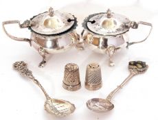 Mixed Lot: pair of early 20th century plated mustard pots, two white metal thimbles stamped "