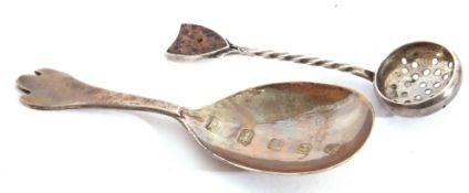 Mixed Lot: specimen hallmarked caddy spoon in trefid pattern with egg shaped bowl, 8cm long, bearing