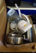 BOX CONTAINING KITCHEN WARES TO INCLUDE BLENDER, PANS ETC