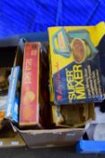 BOX CONTAINING VINTAGE BOXED CHILDREN'S TOYS, LUCY HOME-MAKER SUPER MIXER ETC