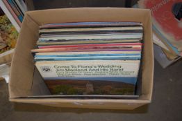 BOX CONTAINING VINTAGE RECORDS INCLUDING JIM REEVES, GLENN MILLER, JOHNNY CASH ETC