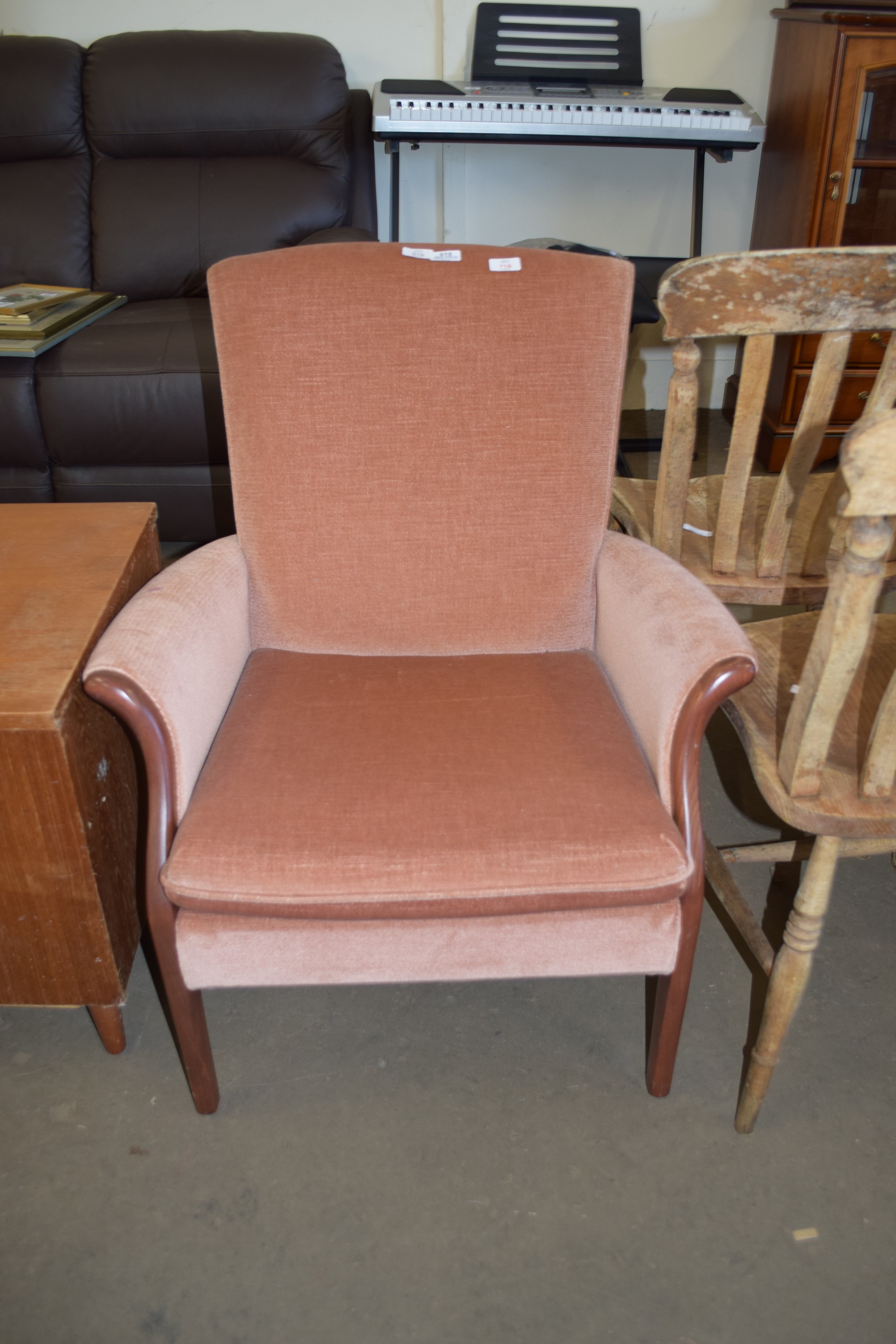 MODERN REPRODUCTION PINK UPHOLSTERED ARMCHAIR, 83CM HIGH