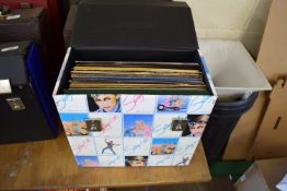 CASE OF VINTAGE RECORDS INCLUDING DOLLY PARTON, COUNTRY GIANTS, JIM REEVES ETC