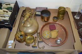 BOX CONTAINING BRASS AND COPPER WARES INCLUDING BRASS KETTLE, BRASS TRIVET, PAIR OF SMALL