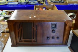 VINTAGE PHILCO RADIO IN WOODEN FRAME WITH STRINGING INLAY IN ART DECO STYLE