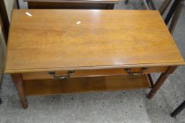 REPRODUCTION COFFEE TABLE WITH TURNED LEGS, APPROX 94 X 46CM