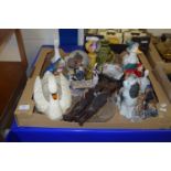 BOX CONTAINING MIXED CERAMICS, BIRD MODELS, ANIMAL MODELS ETC