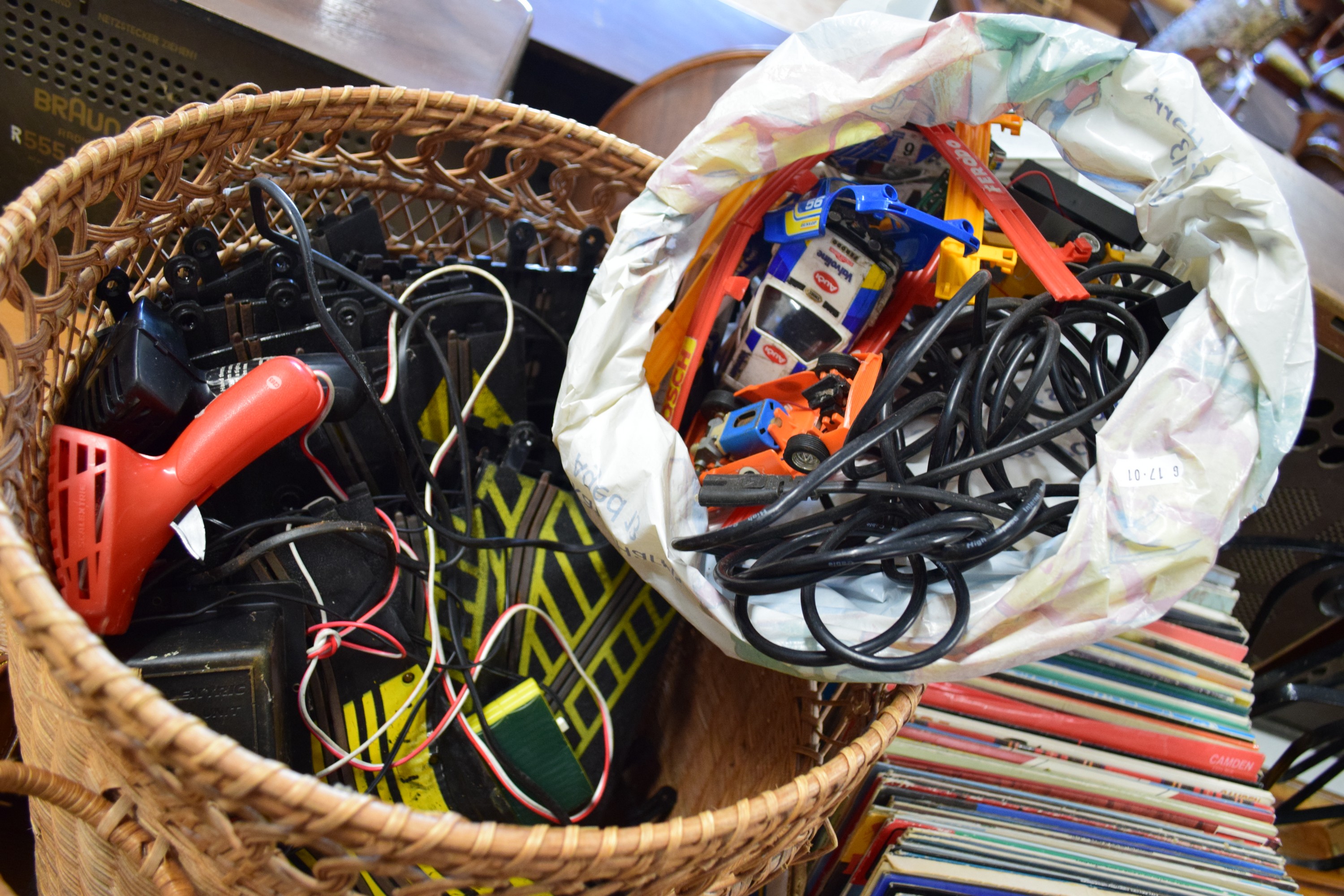 WICKERWORK LAUNDRY BASKET CONTAINING MODEL RACING CARS, SCALEXTRIC - Image 2 of 3