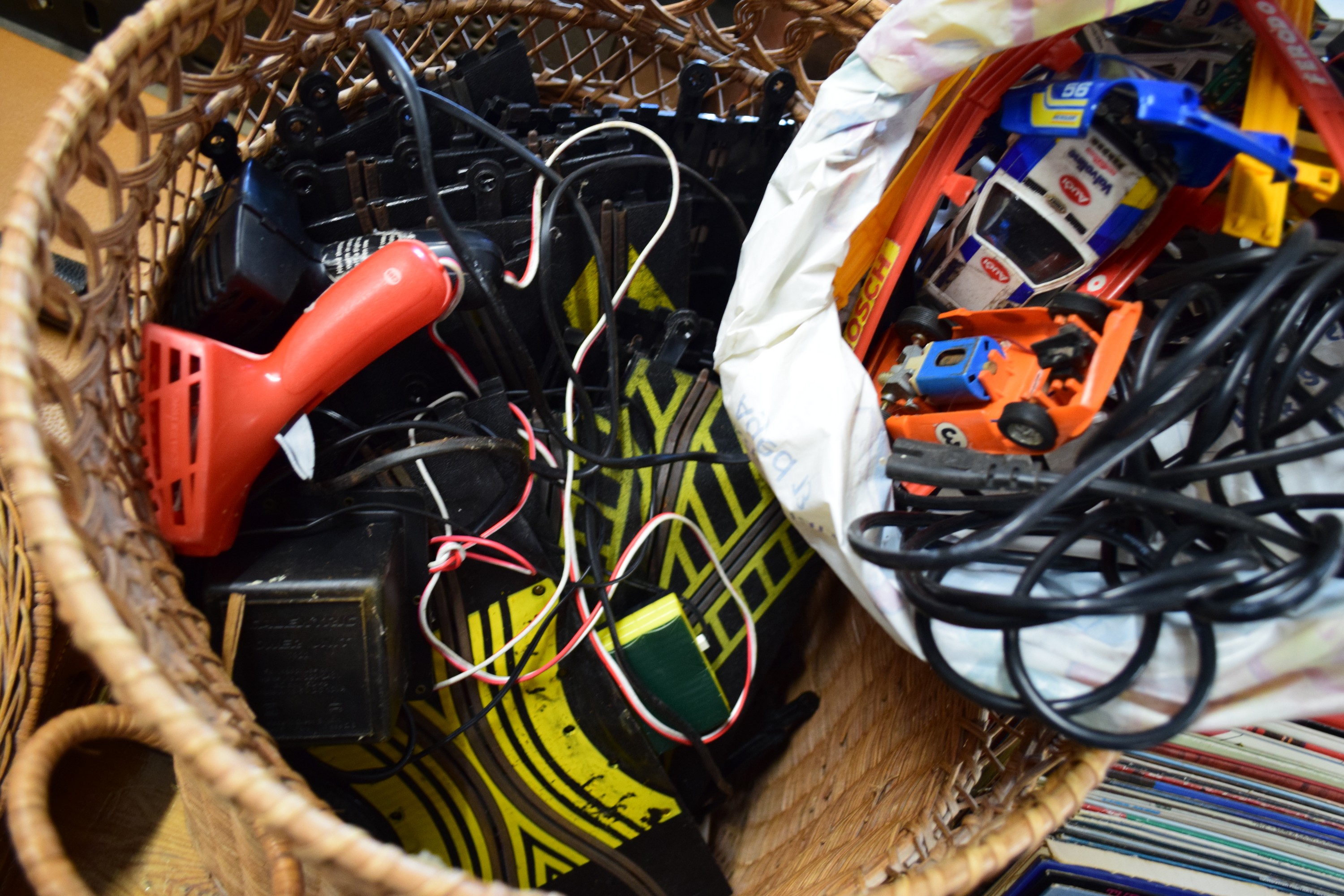 WICKERWORK LAUNDRY BASKET CONTAINING MODEL RACING CARS, SCALEXTRIC - Image 3 of 3