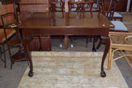 REPRODUCTION MAHOGANY EFFECT DINING TABLE, RAISED ON BALL AND CLAW FEET, APPROX 115.5 X 85.5CM