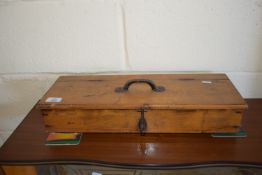 SMALL VINTAGE TABLE TOP WOODEN BOX, APPROX 50 X 18CM