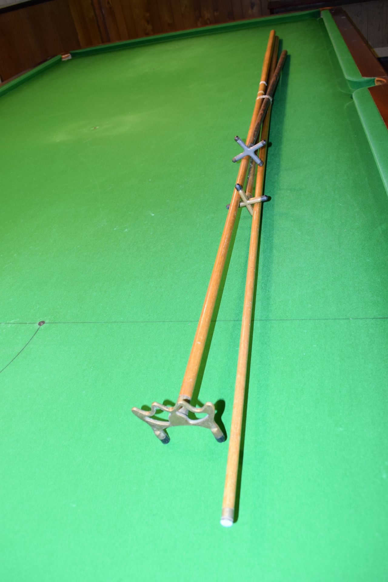 Snooker rest set to include two standard size spider rests and a long reach set, an extended cue