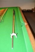 Standard snooker cue with a standard plastic head spider rest