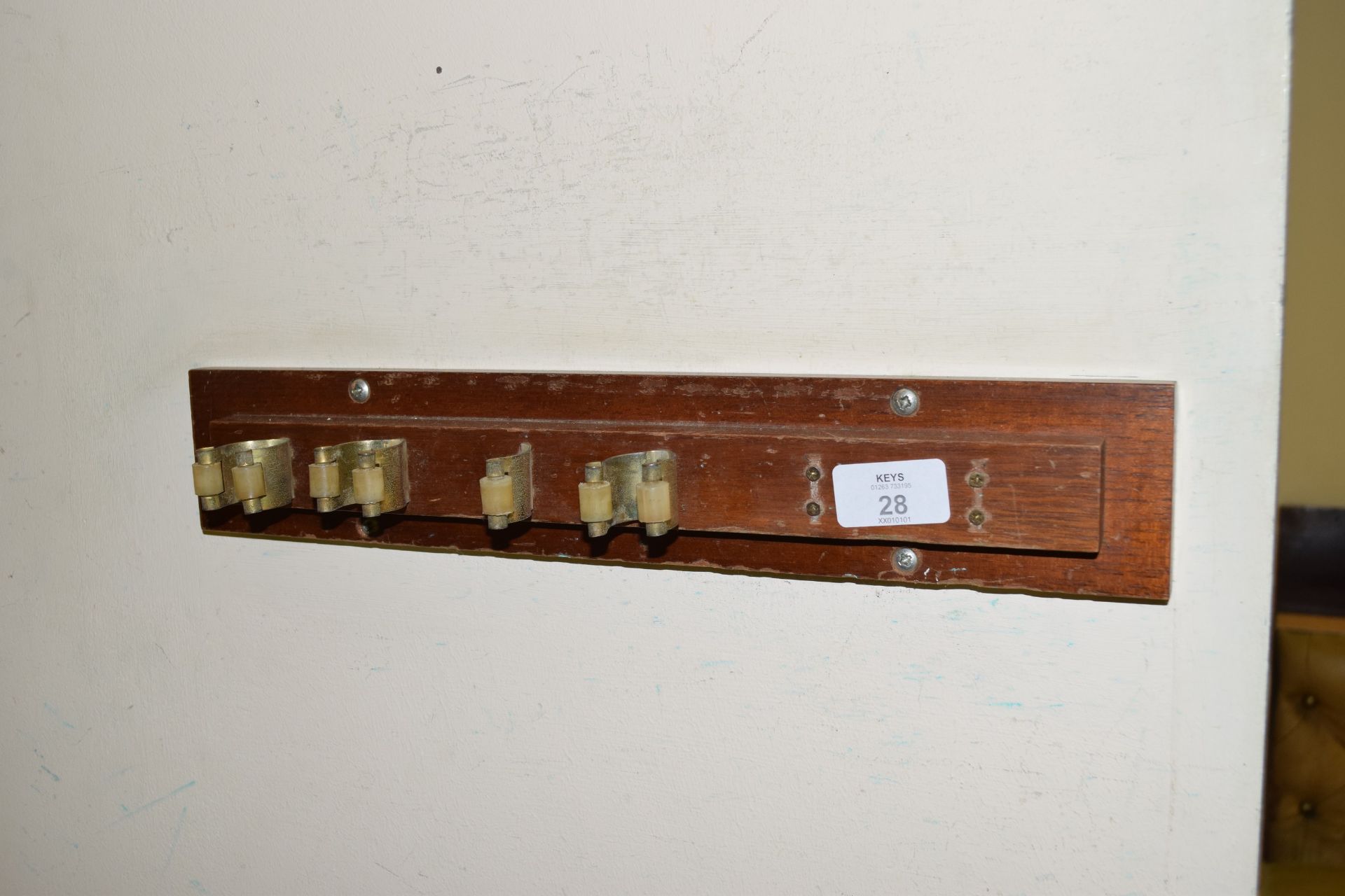 Wall mounted snooker cue rack, width approx 40cm