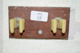 Wall mounted two-cue holder