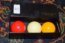 Boxed set of English billiard balls (spot white)