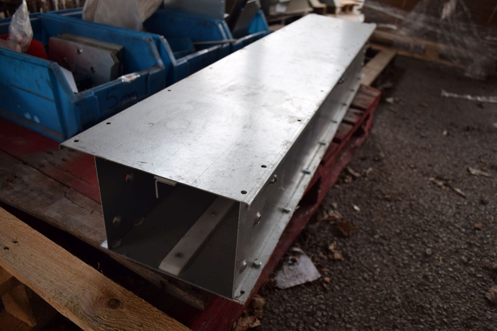 Carier 8" conveyor section 4ft long - Image 2 of 2