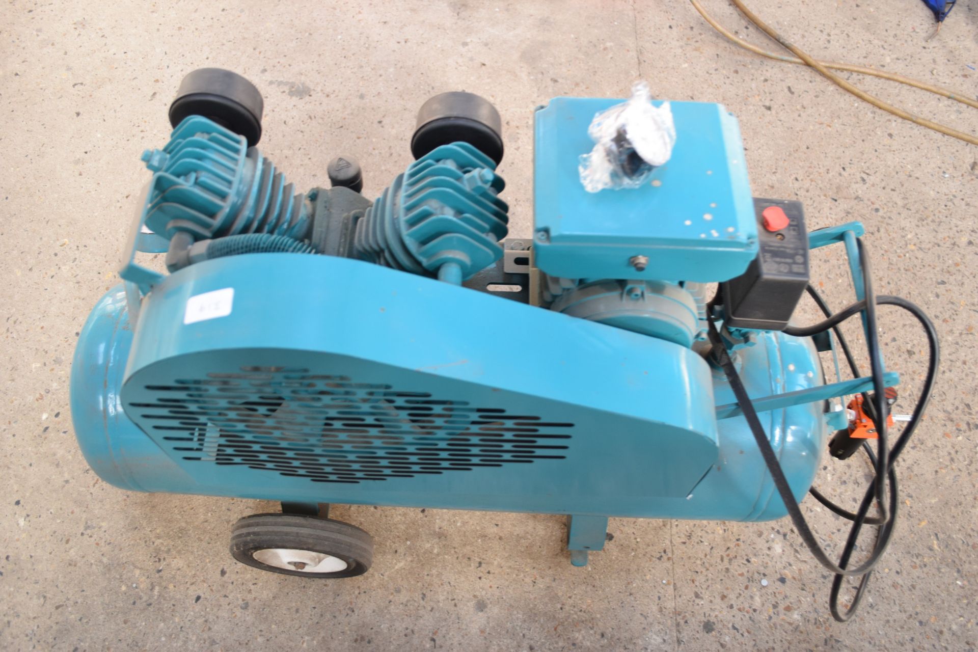 Compressor single phase twin air compressor - Image 2 of 4