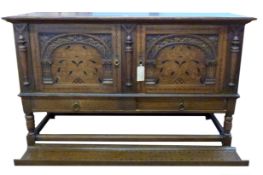 Good quality early 20th century oak sideboard in 17th century style having a chequered inlaid