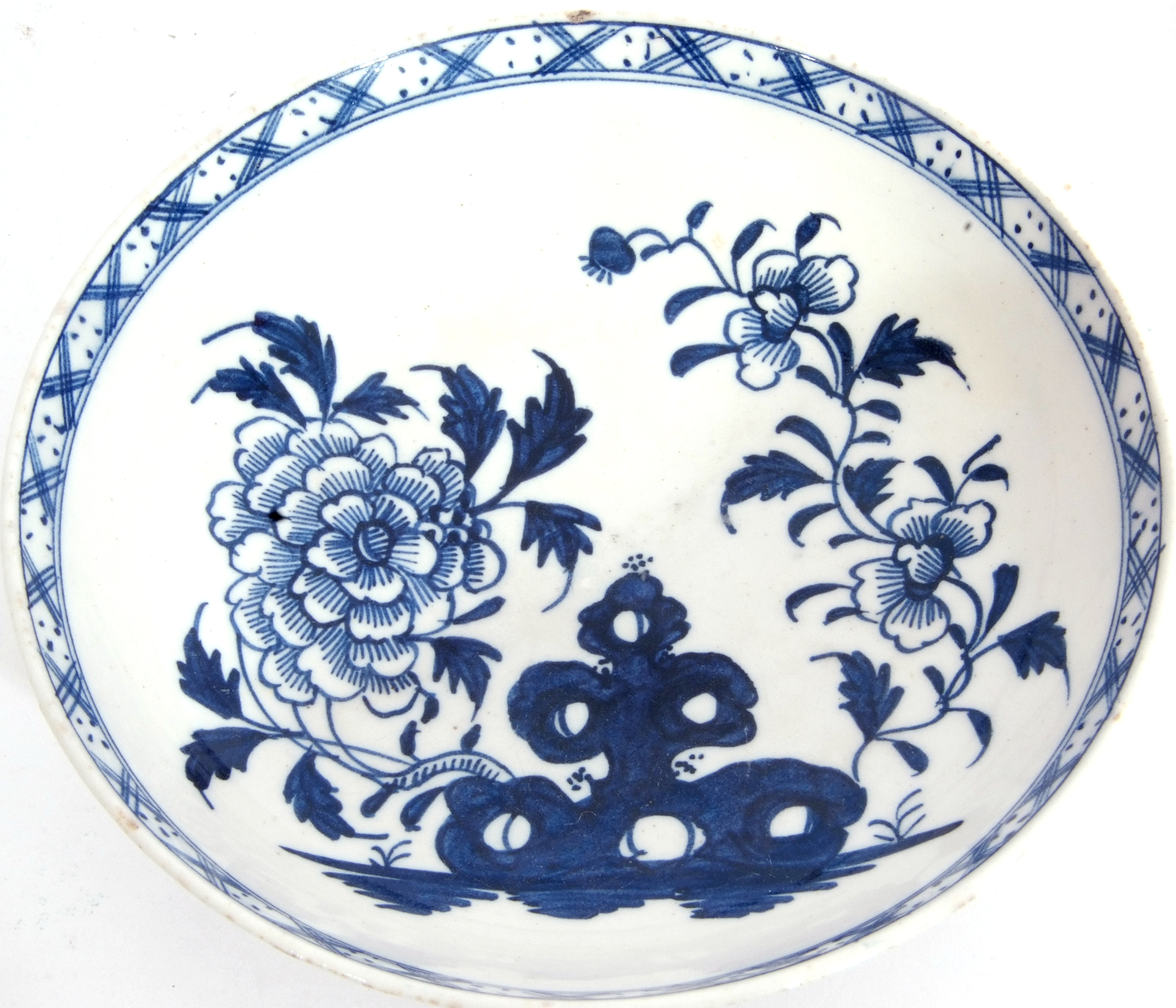 Large Lowestoft porcelain tea bowl and saucer decorated in underglaze blue with flowers and rock - Image 8 of 9