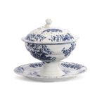 Lowestoft porcelain rice bowl, cover and stand, or small dessert tureen, decorated with the pine