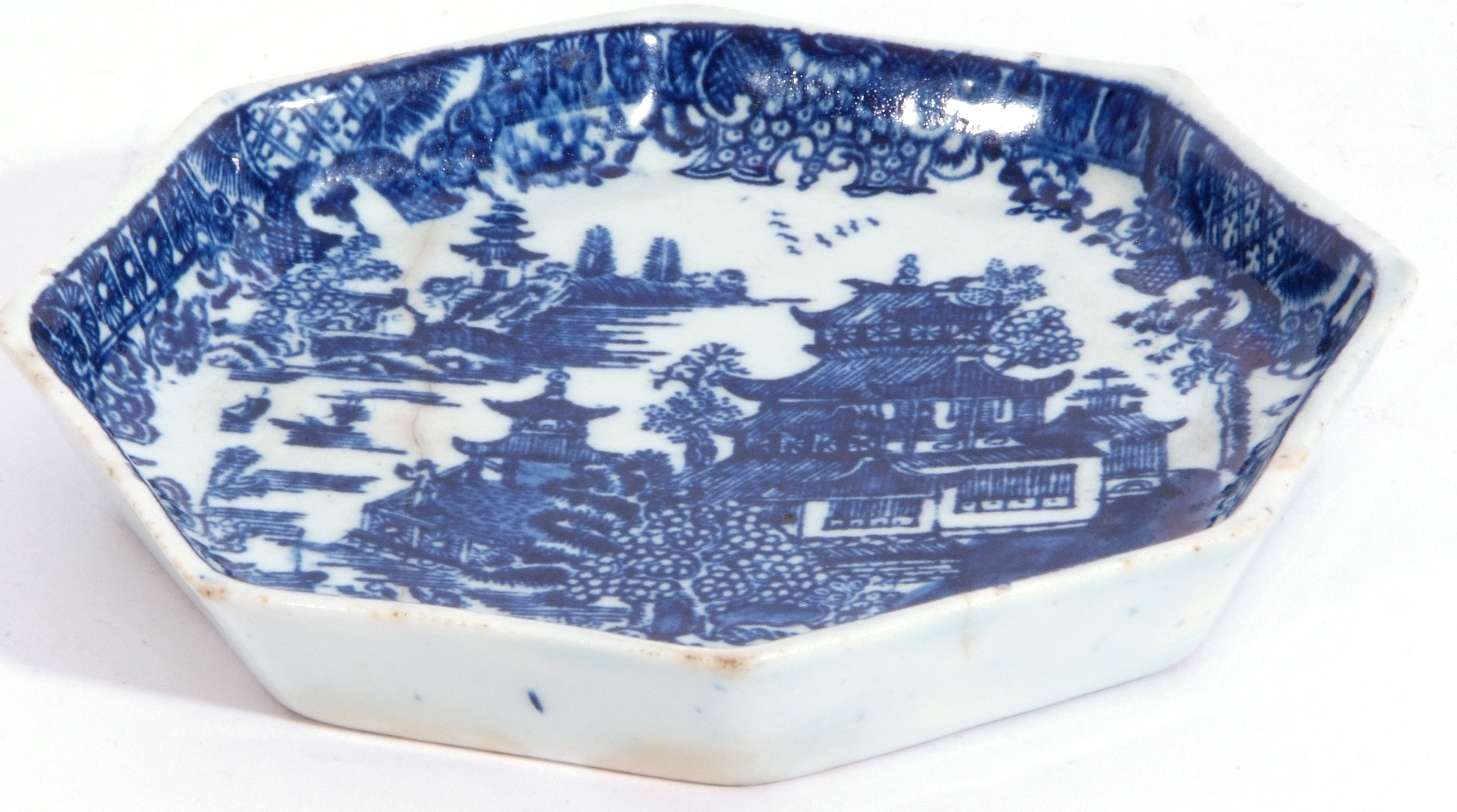 Lowestoft porcelain tea pot stand decorated in underglaze blue with a printed design of pagoda or - Image 3 of 5