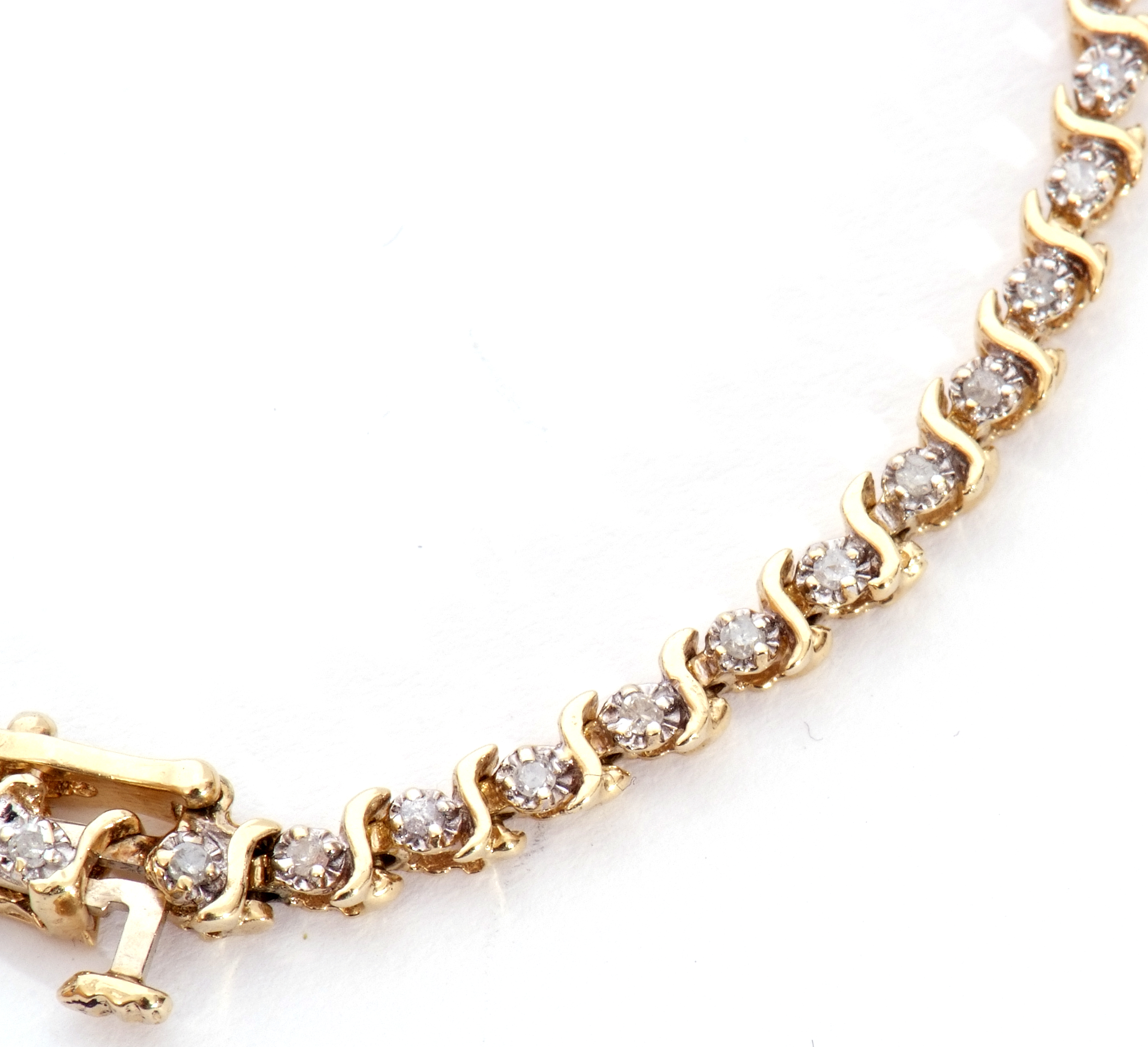 Diamond "tennis" bracelet featuring 49 small diamonds, individually claw set between S-links, - Image 5 of 9