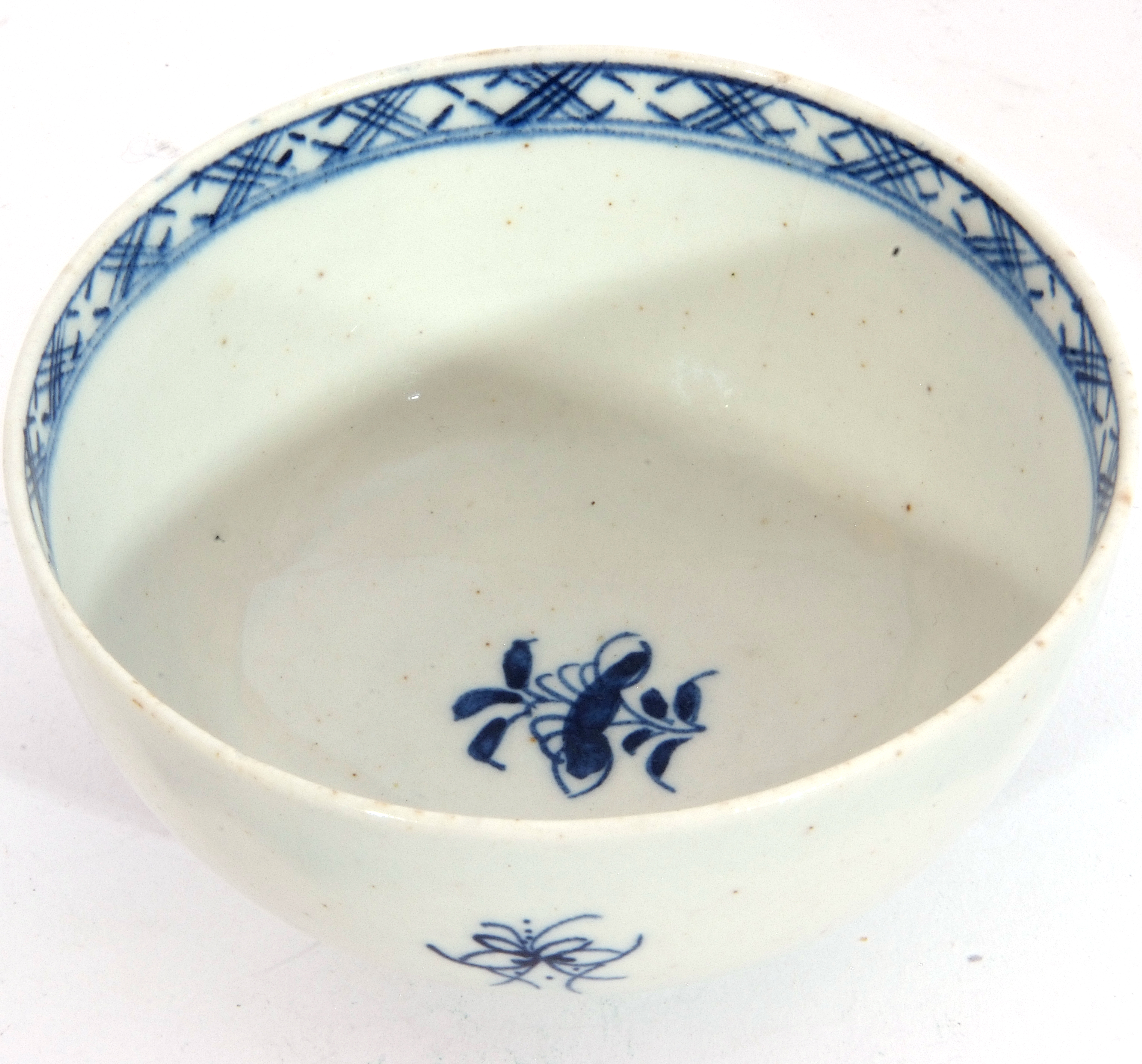 Large Lowestoft porcelain tea bowl and saucer decorated in underglaze blue with flowers and rock - Image 7 of 9