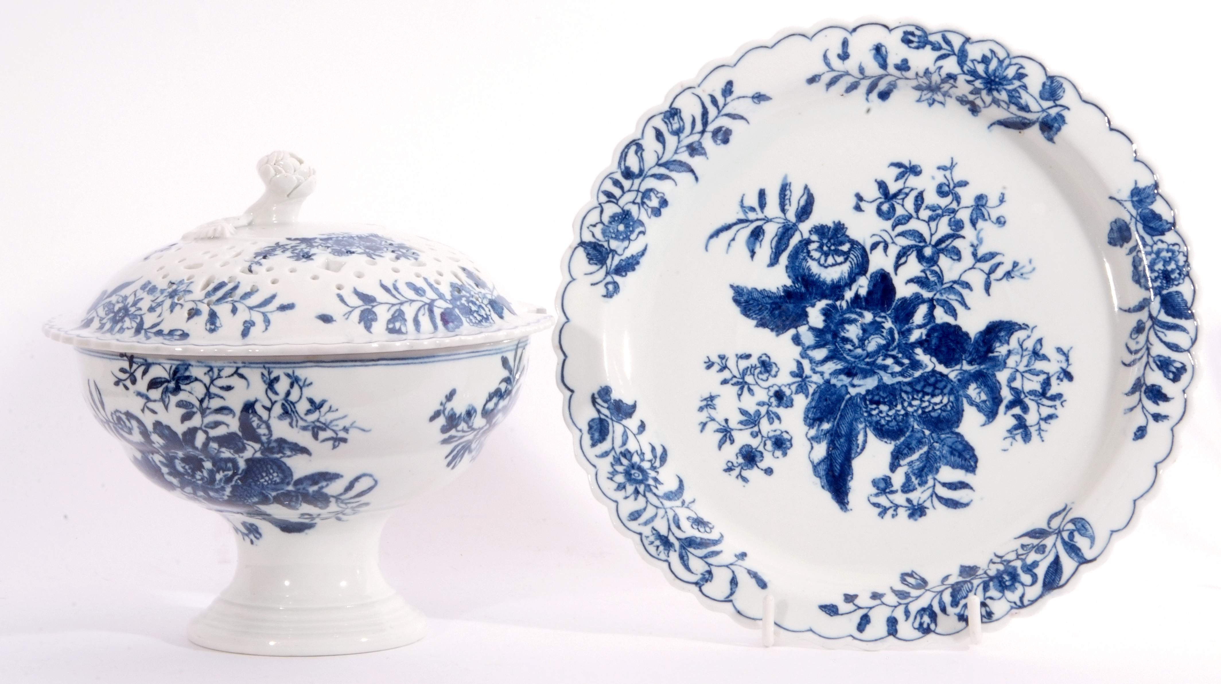 Lowestoft porcelain rice bowl, cover and stand, or small dessert tureen, decorated with the pine - Image 4 of 11