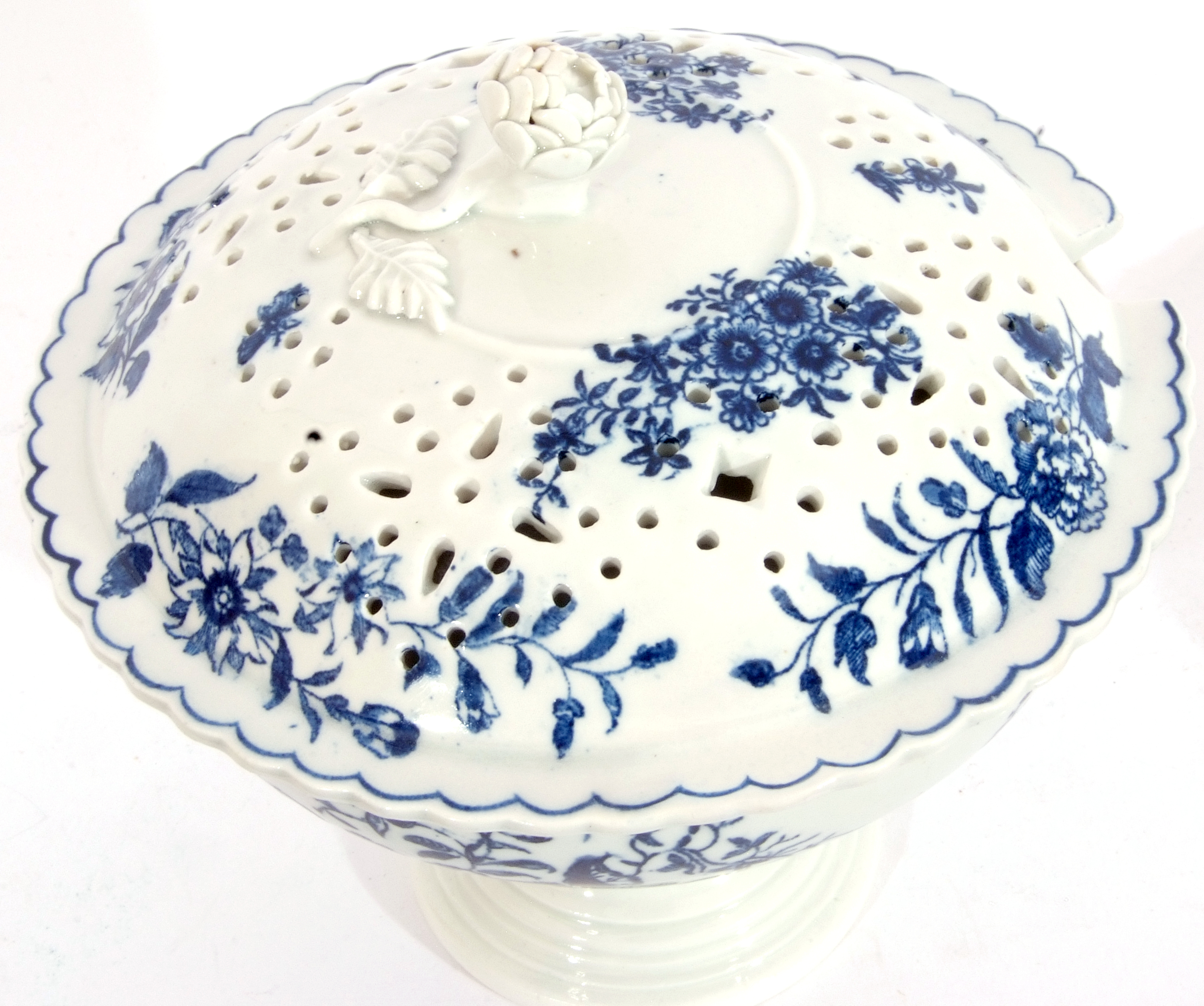 Lowestoft porcelain rice bowl, cover and stand, or small dessert tureen, decorated with the pine - Image 8 of 11