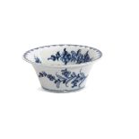 Lowestoft porcelain patty pan, the interior decorated in underglaze blue with trailing flowers and