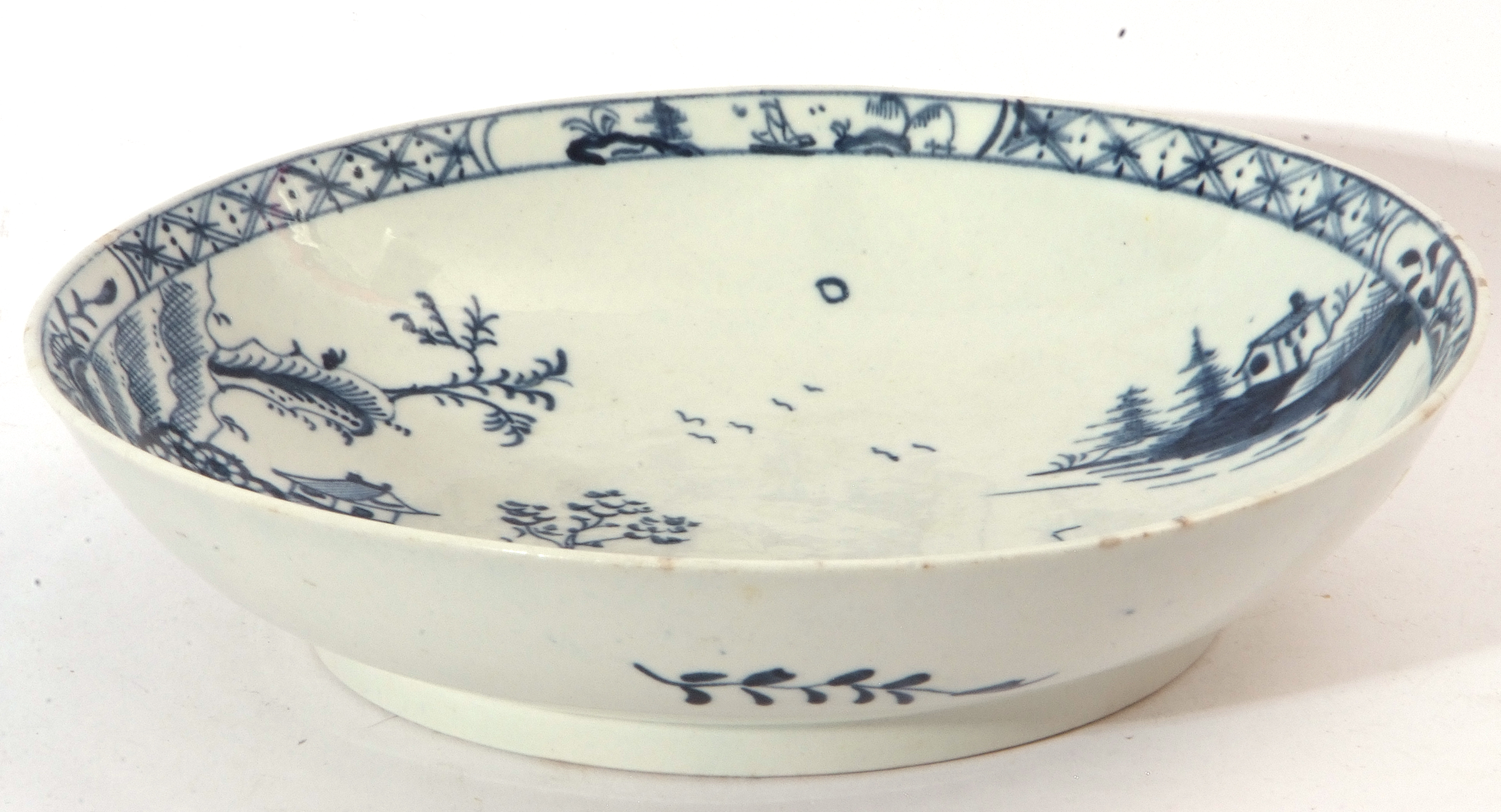 Lowestoft porcelain saucer dish decorated with a chinoiserie river scene, the border with small - Image 2 of 7