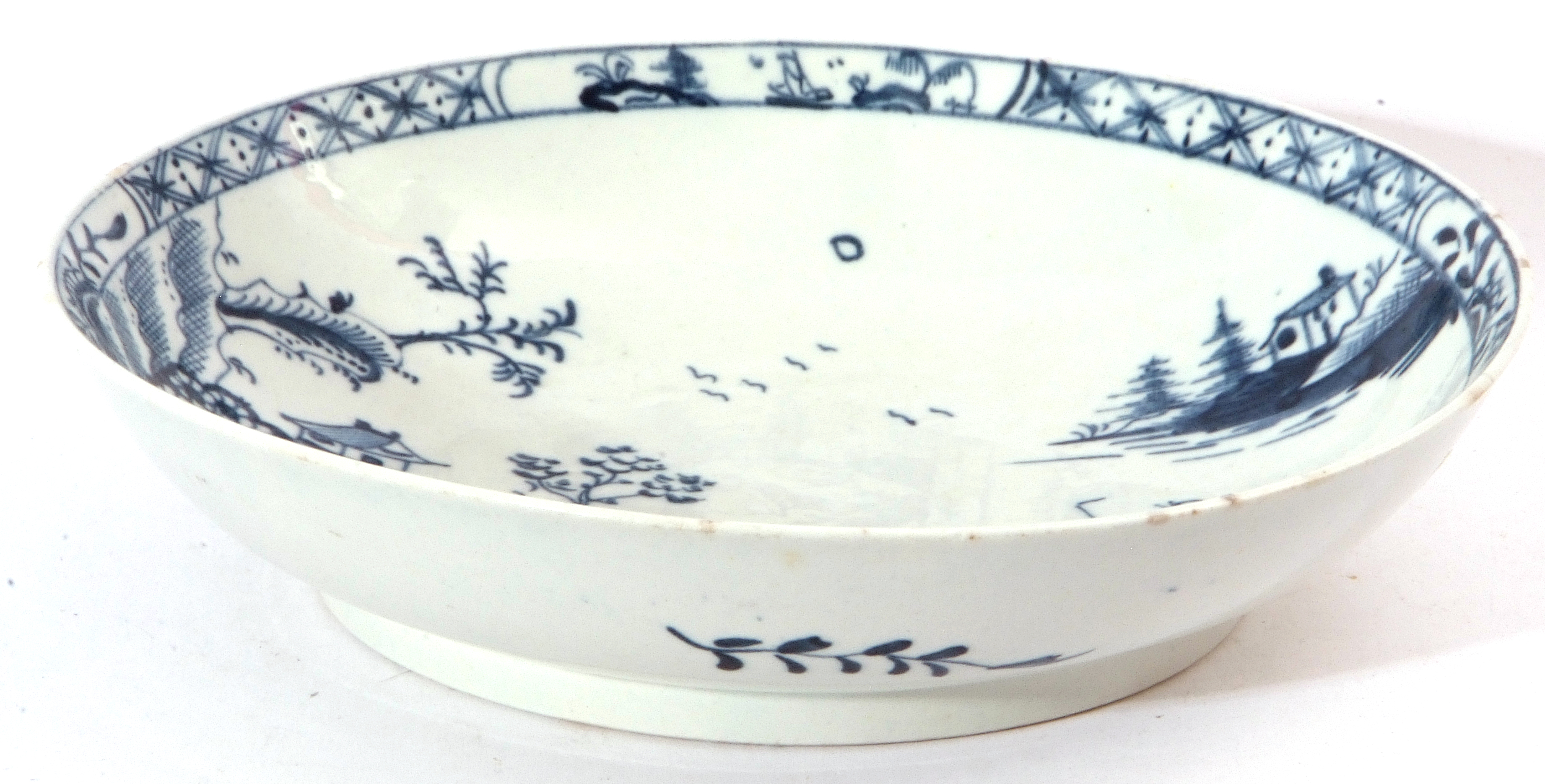 Lowestoft porcelain saucer dish decorated with a chinoiserie river scene, the border with small - Image 3 of 7