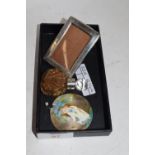 BOX CONTAINING A SMALL PERFUME BOTTLE WITH A SILVER MOUNT, PLUS A SMALL SILVER PHOTO FRAME