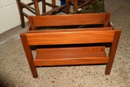 SMALL TEAK EFFECT MAGAZINE STAND, APPROX 51.5 X 20CM