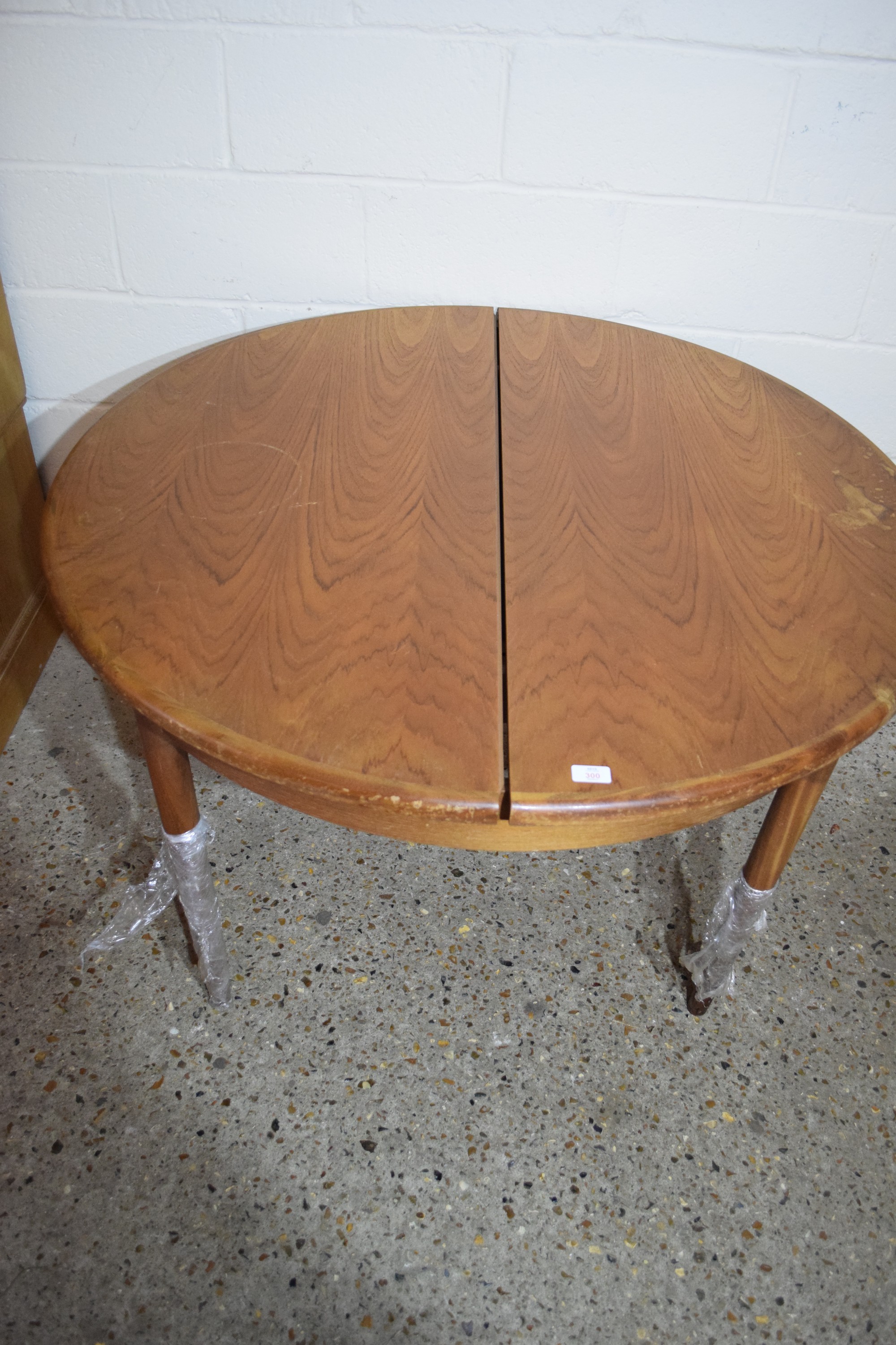 STAINED WOOD CIRCULAR DINING TABLE, DIAM APPROX 122CM - Image 2 of 2