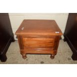 EARLY 20TH CENTURY COMMODE, APPROX 50CM X 44CM