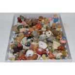 TRAY CONTAINING MAINLY CERAMIC MODELS OF ANIMALS