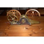 VINTAGE WOOD AND BRASS HANDLE TURNED AUTOMATIC BELLOWS, LENGTH APPROX 73CM MAX
