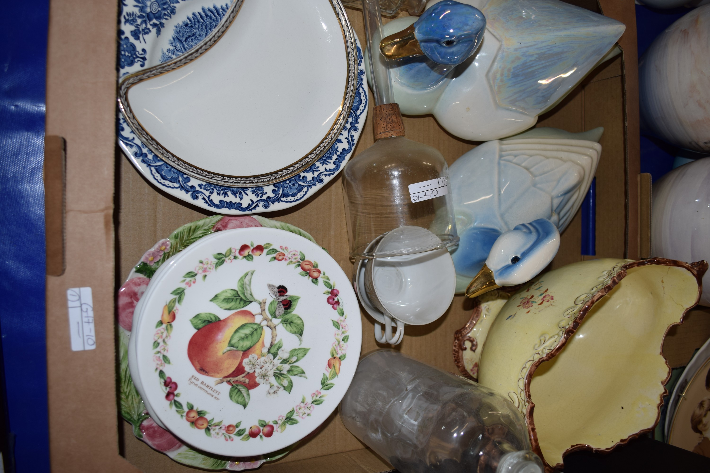 TRAY CONTAINING CERAMICS, TWO POTTERY MODELS OF DUCKS, FRUIT MODELLED PLATES BY ROYAL WORCESTER FROM