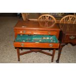 EDWARDIAN MAHOGANY CUTLERY CANTEEN OF TWO DRAWERS WITH INSET STRUNG AND CROSS BANDED DECORATION