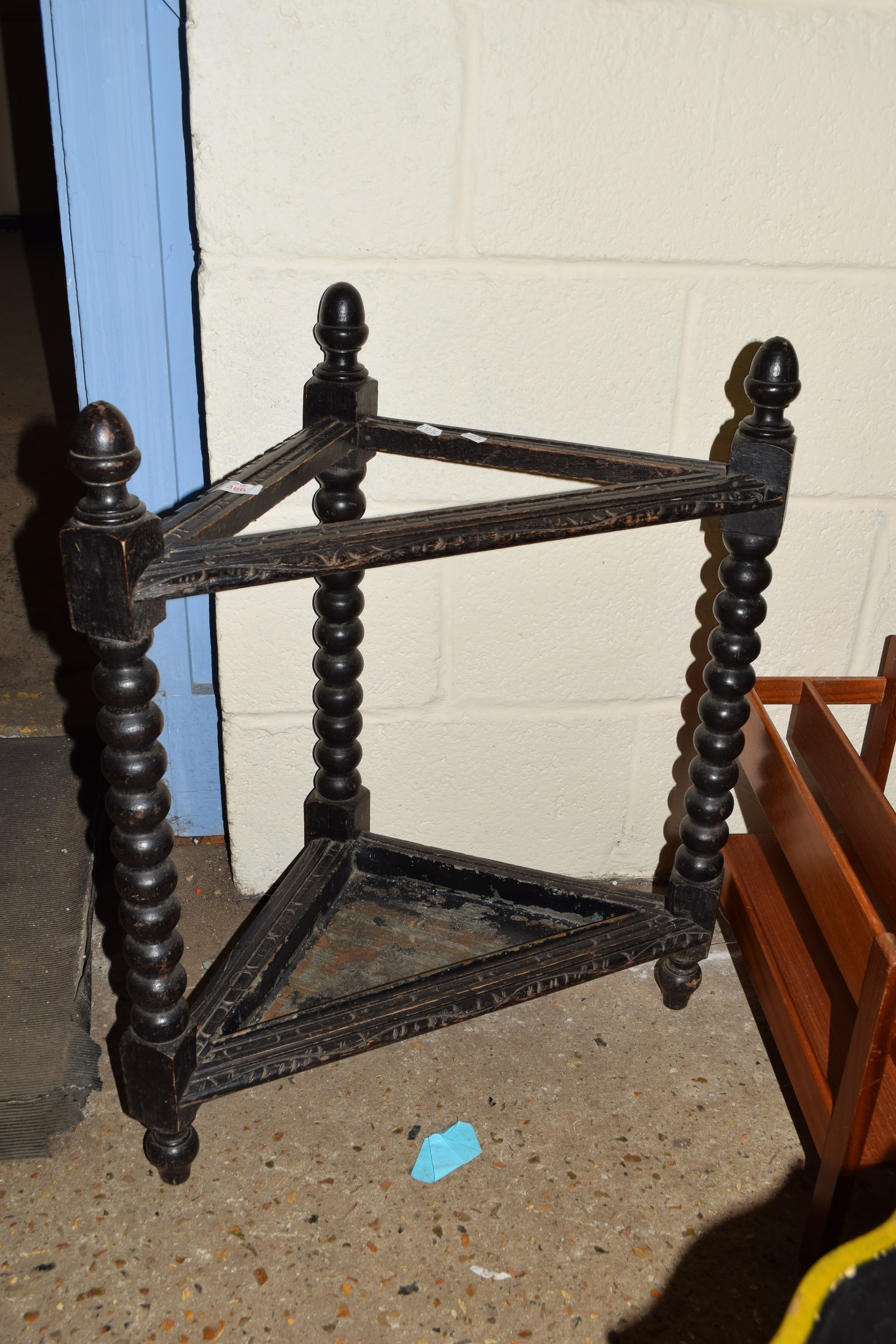 BOBBIN TURNED CORNER STICK STAND, WIDTH APPROX 61CM MAX