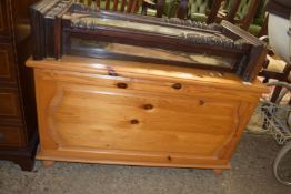 VARNISHED PINE BLANKET BOX, APPROX 100CM WIDE