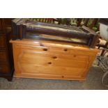 VARNISHED PINE BLANKET BOX, APPROX 100CM WIDE