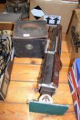 BOX CONTAINING VINTAGE CAMERA EQUIPMENT WITH STAND