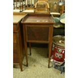 SMALL EARLY 20TH CENTURY BEDSIDE CABINET WITH STRUNG DECORATION, WIDTH APPROX 41CM