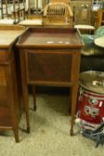 SMALL EARLY 20TH CENTURY BEDSIDE CABINET WITH STRUNG DECORATION, WIDTH APPROX 41CM
