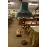 CIRCA 1960S WOOD AND BRASS LAMP STANDARD, HEIGHT APPROX 127CM